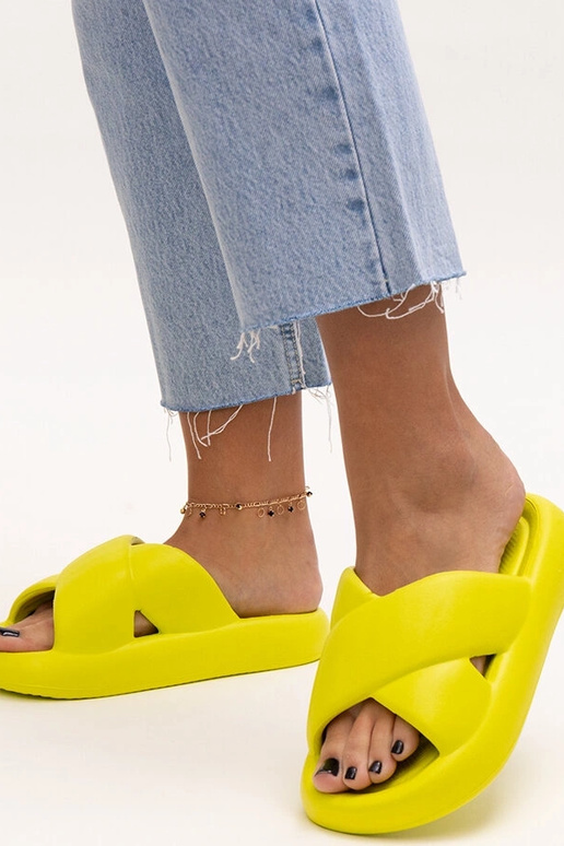 Žalios spalvos putplasčio Manua šlepetės Žalios spalvos putplasčio Manua šlepetės