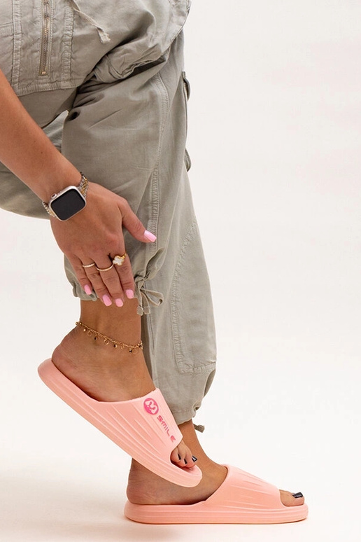 Rožinės spalvos putplasčio šlepetės Rožinės spalvos putplasčio šlepetės