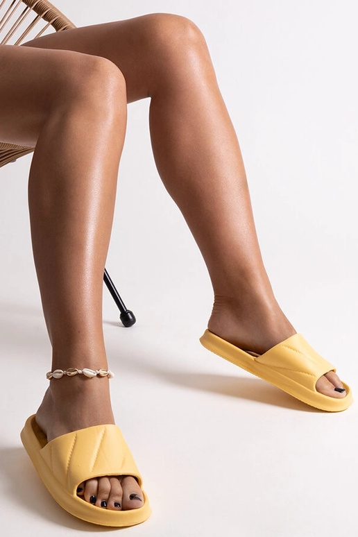 Geltonos Primula putplasčio šlepetės Geltonos Primula putplasčio šlepetės