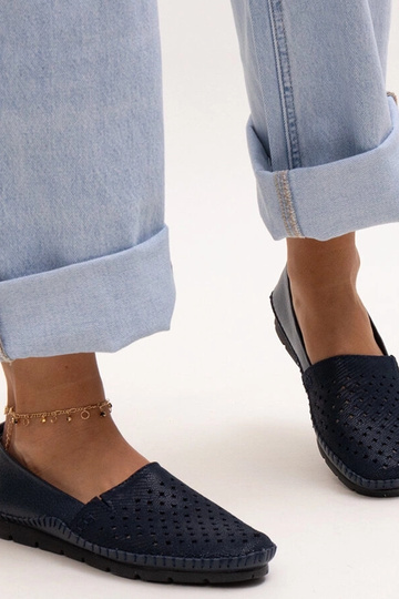 Tamsiai mėlyni odiniai...