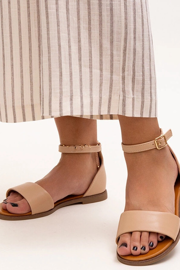 Bežiniai sandalai su uždara...