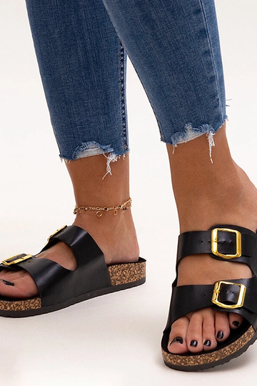 Juodos šlepetės ant...