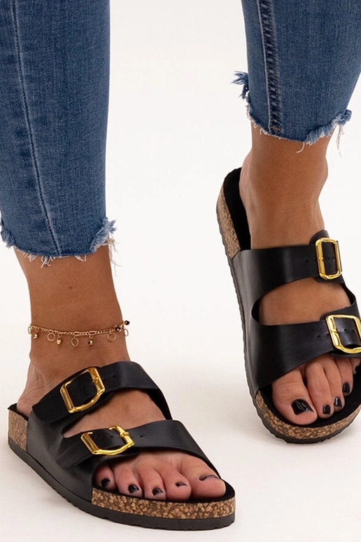 Juodos šlepetės ant kamštinės... Juodos šlepetės ant kamštinės...