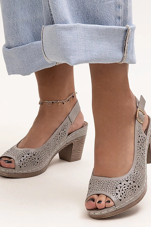 Riessen pilkos ažūrinės basutės su... Riessen pilkos ažūrinės basutės su...