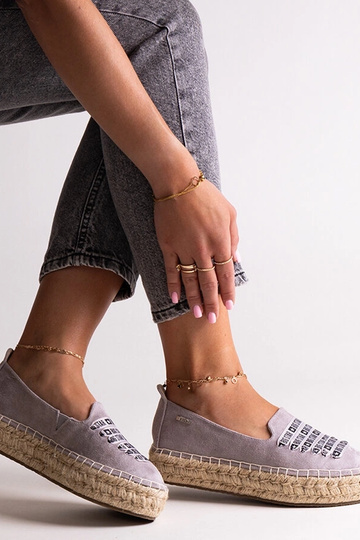 Pilkos spalvos espadrilės...