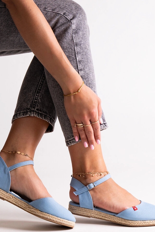 Mėlynos espadrilės su atvira kulniuku...