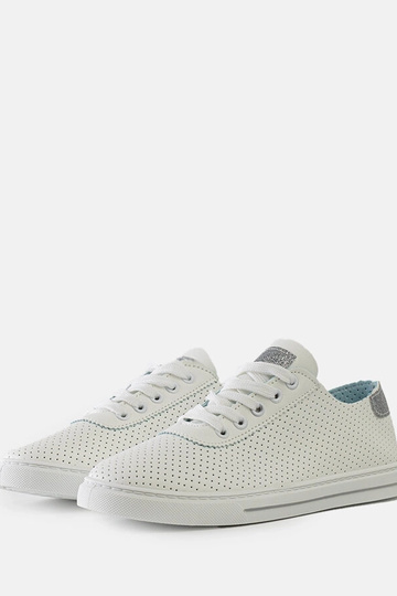 Moteriški balti perforuoti...