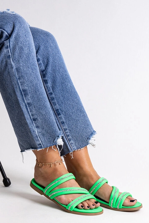 Žalios spalvos Martinela cirkonio... Žalios spalvos Martinela cirkonio...