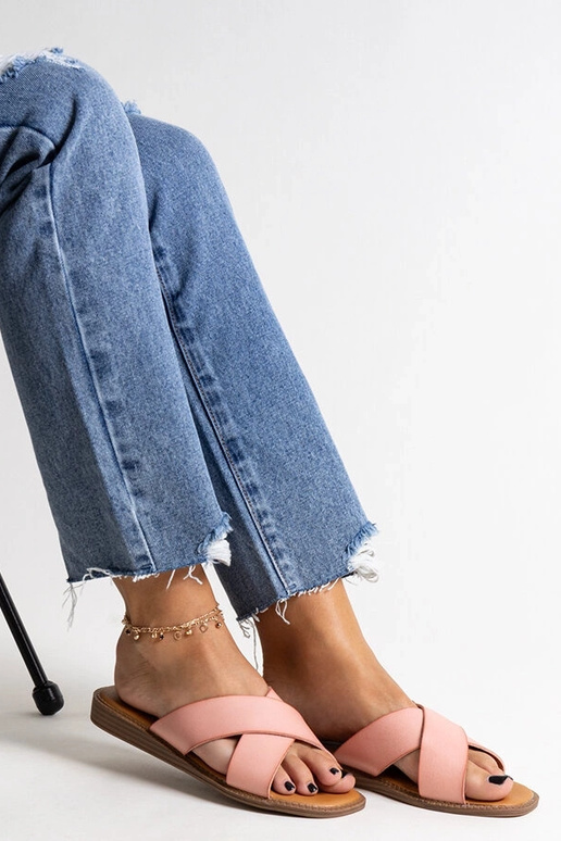 Rožinės dirbtinės odos šlepetės...