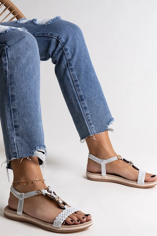 Sidabrinės pintos basutės Izodora