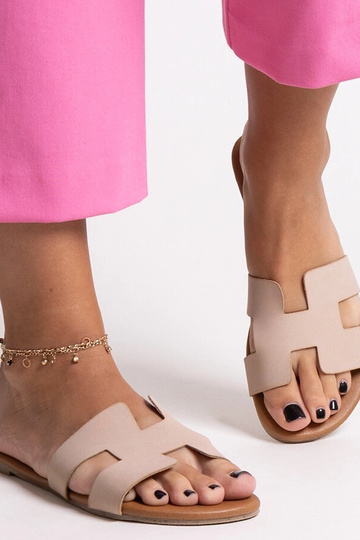 Bežinės klasikinės šlepetės...