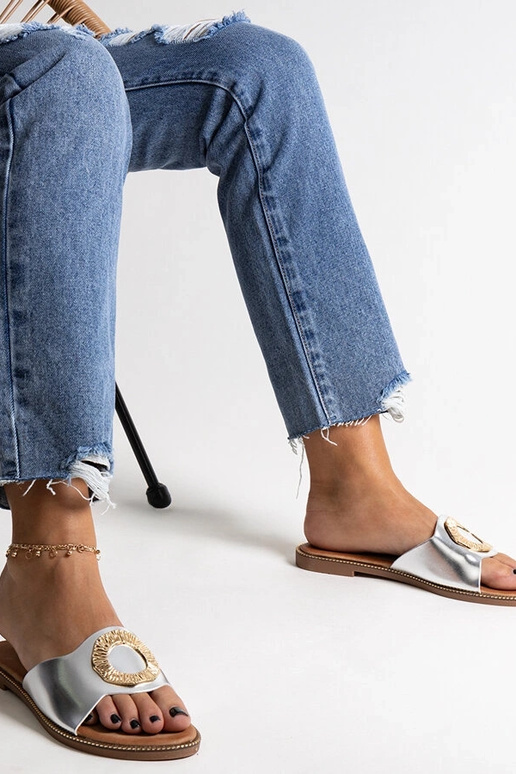 Sidabrinės šlepetės su dekoratyvine...