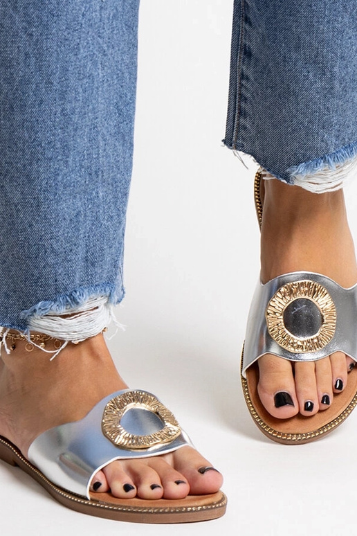 Sidabrinės šlepetės su dekoratyvine...