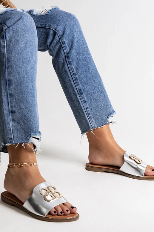 Sidabrinės šlepetės su dekoratyvine...