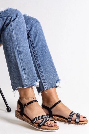 Juodos žemos spalvos...