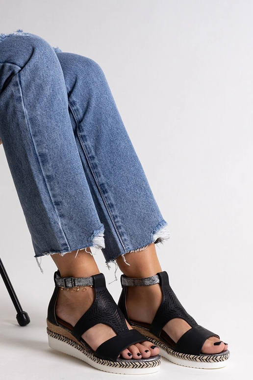 Juodos Tiuma basutės su žemomis...