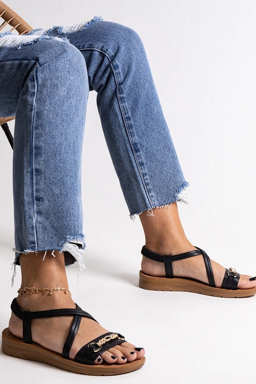 Juodos basutės su auksine sagtimi... Juodos basutės su auksine sagtimi...