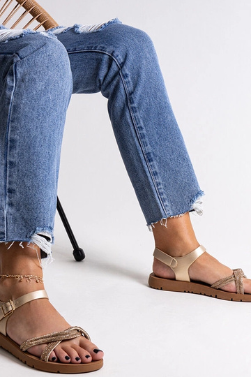 Auksinės basutės puoštos... 2