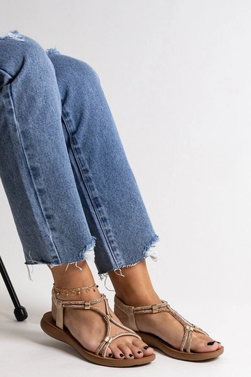 Leilana auksinės basutės... 2