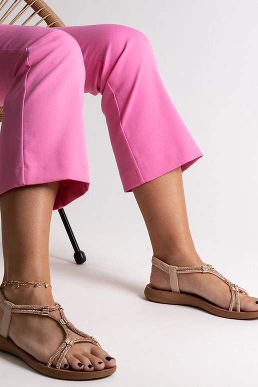 Smėlio spalvos basutės dekoruotos...