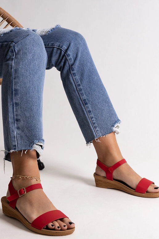 Raudoni basutės iš dirbtinės odos iš... Raudoni basutės iš dirbtinės odos iš...