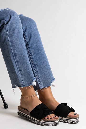 Masyvios juodos šlepetės su...