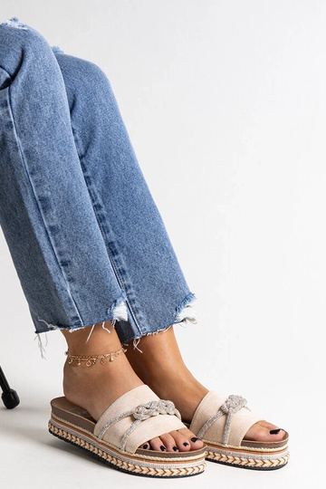 Kamiliniais cirkoniais...