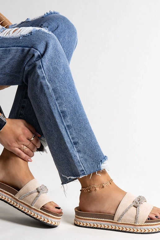 Kamiliniais cirkoniais dekoruotos... Kamiliniais cirkoniais dekoruotos...