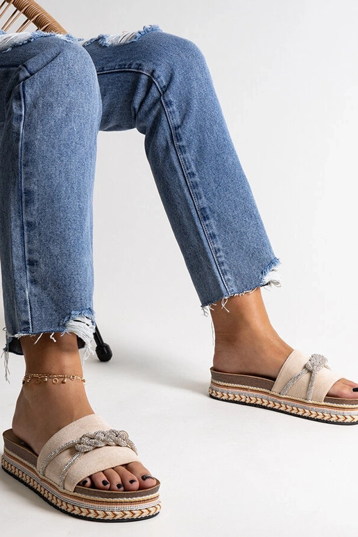 Kamiliniais cirkoniais dekoruotos... Kamiliniais cirkoniais dekoruotos...