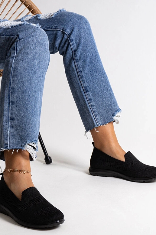 Juodi sportbačiai su porolono padais...