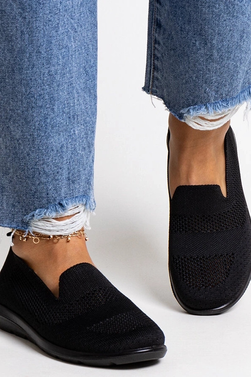 Juodi sportbačiai su porolono padais...