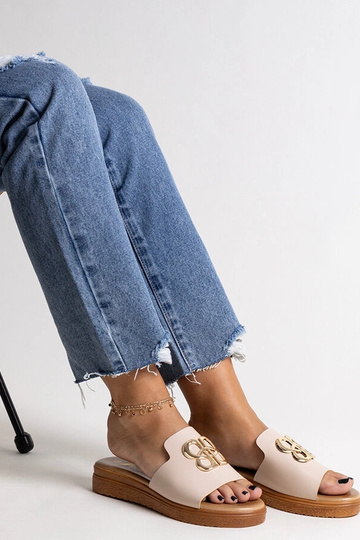 Smėlio spalvos šlepetės su...