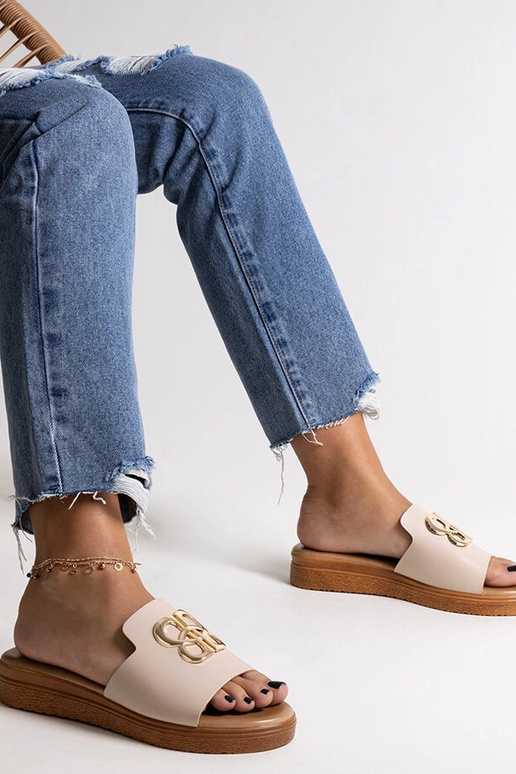 Smėlio spalvos šlepetės su...