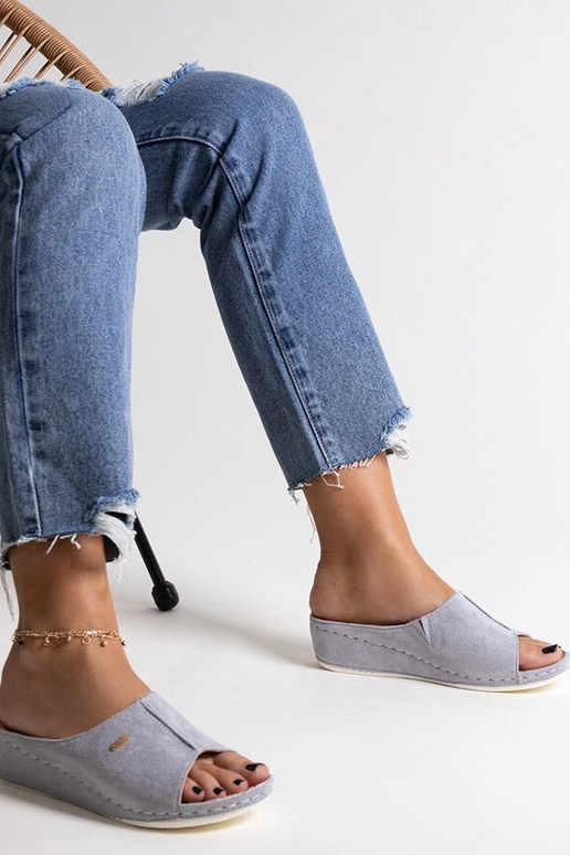 Pilkos spalvos sandalai Semretana