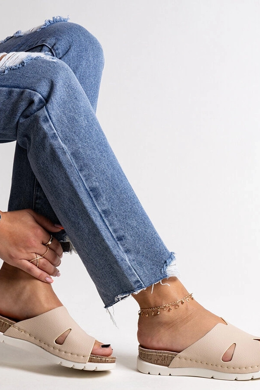 Smėlio spalvos šlepetės su odiniu...