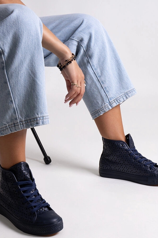 Tamsiai mėlyni aukšti ažūriniai...