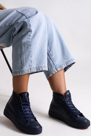 Tamsiai mėlyni aukšti... 2