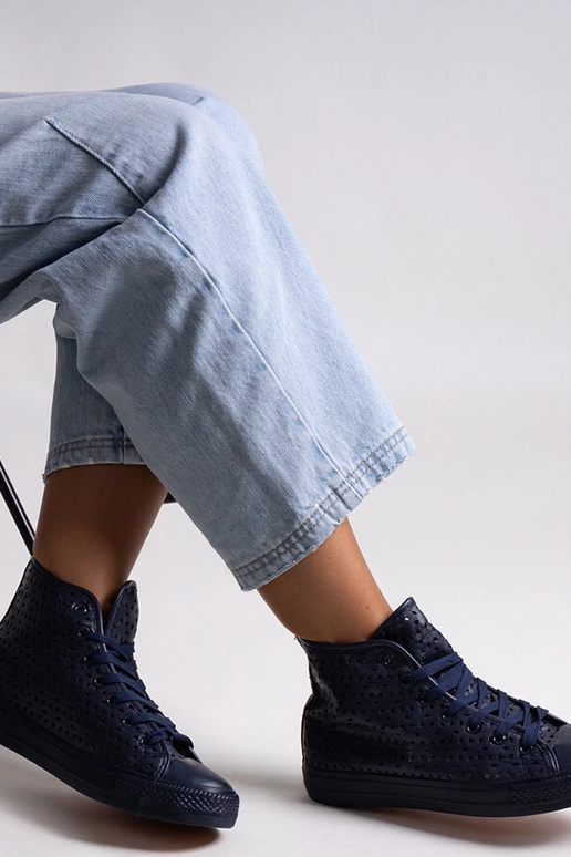 Tamsiai mėlyni aukšti ažūriniai...