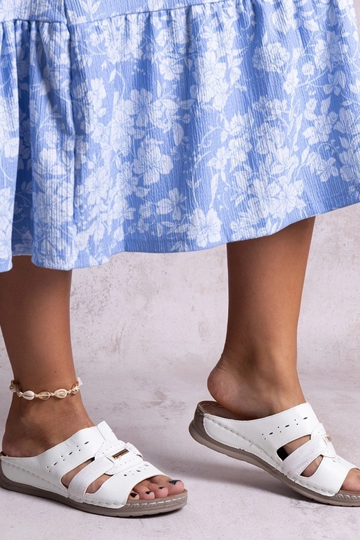 Karime klasikiniai balti šlepetės