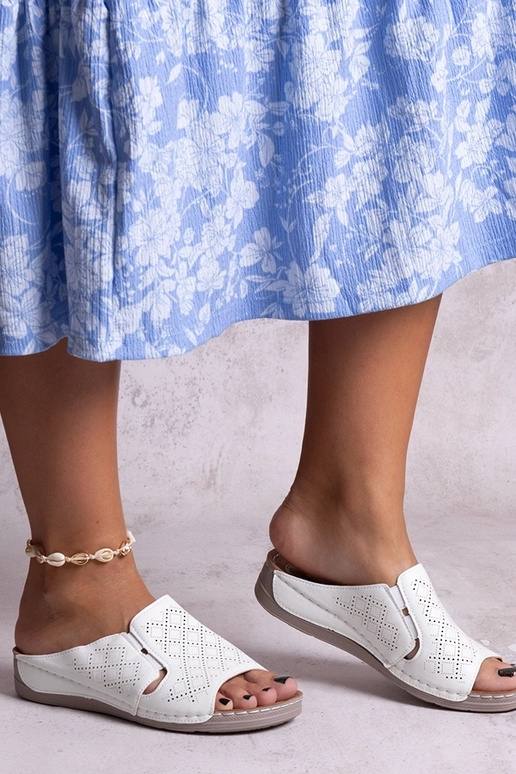 Marouna baltos perforuotos šlepetės Marouna baltos perforuotos šlepetės