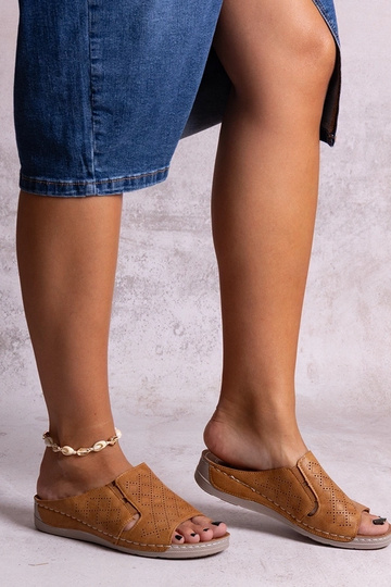 Marouna Brown perforuotos...