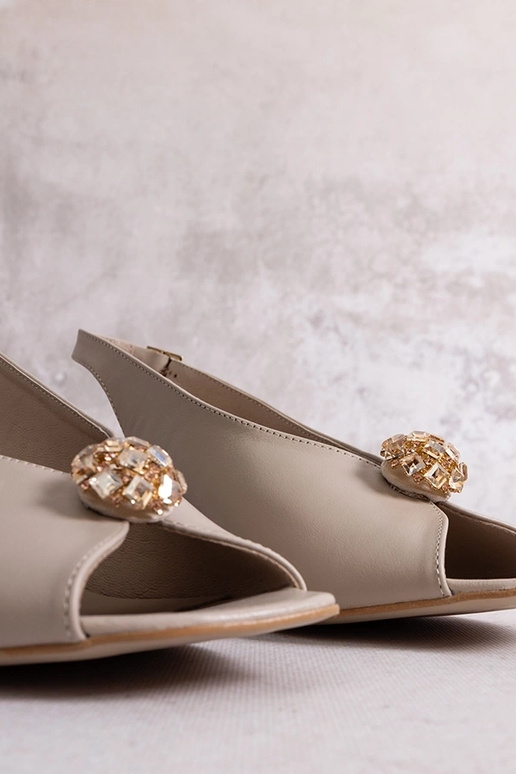 Bežinės odinės sandalai ant stulpelio... Bežinės odinės sandalai ant stulpelio...