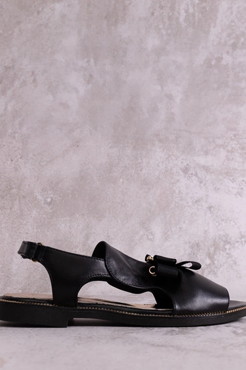 Juodi sandalai su kaspinu...