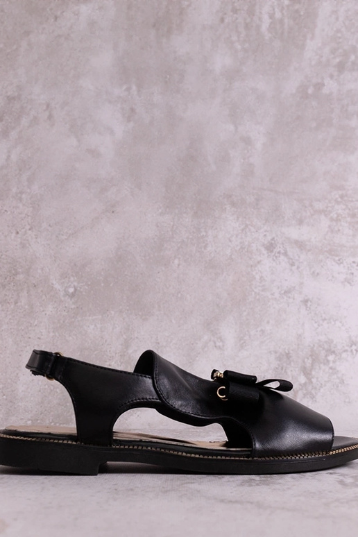 Juodi sandalai su kaspinu ir... Juodi sandalai su kaspinu ir...