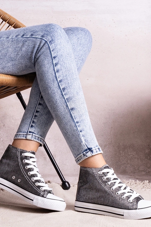 Juodi aukštakulniai sportbačiai iš...