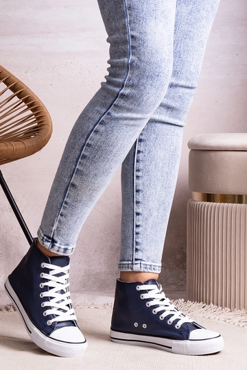 Tamsiai mėlyni aukšti... 2