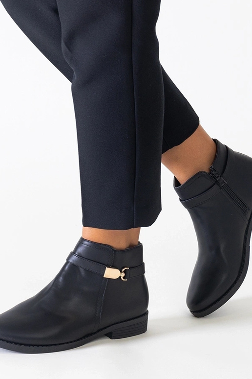 Juodi aulinukai su auksiniais...