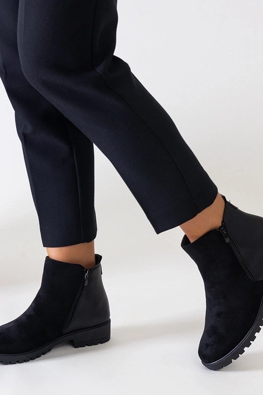 Juodi dirbtiniai zomšiniai...