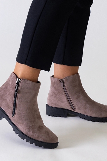 Rudos spalvos kulkšnies...