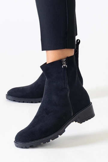 Juodi aukštos platformos... 2